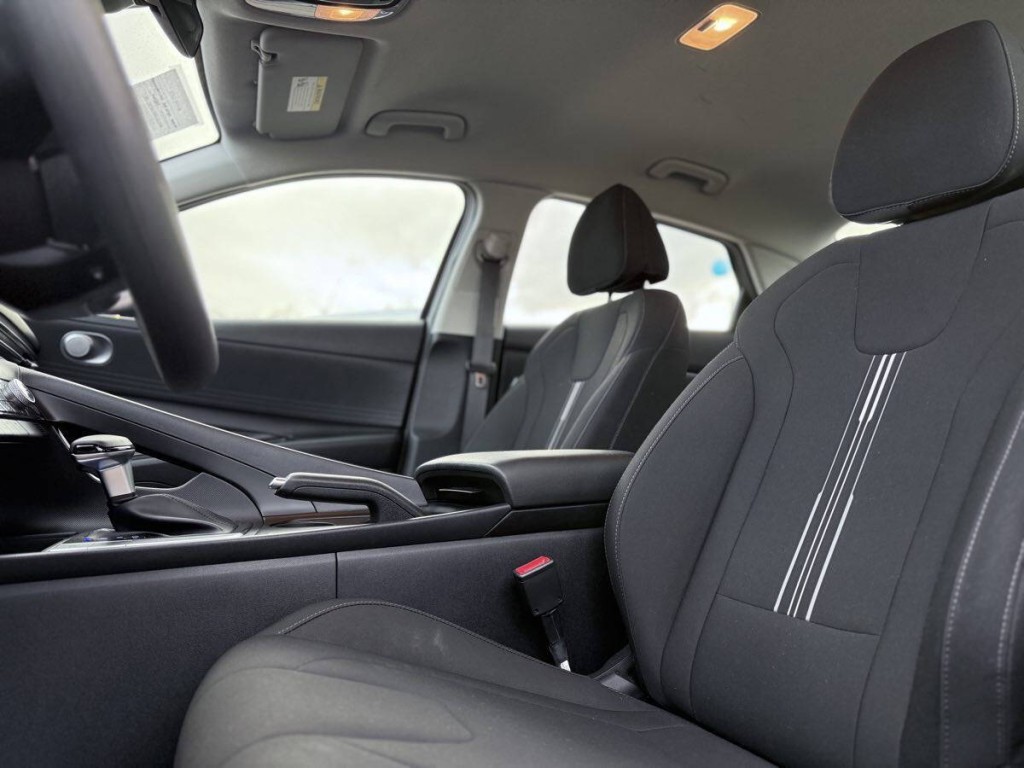 2022 Hyundai Elantra Image 11
