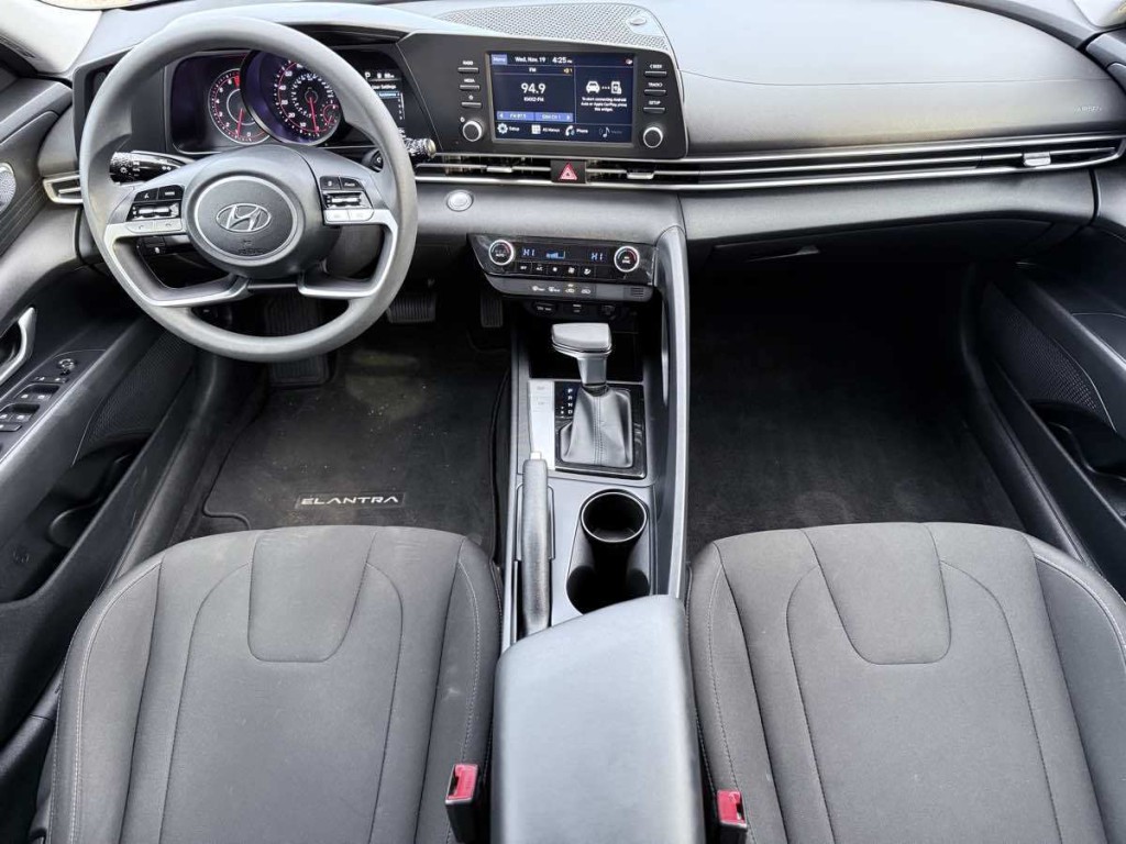 2022 Hyundai Elantra Image 12