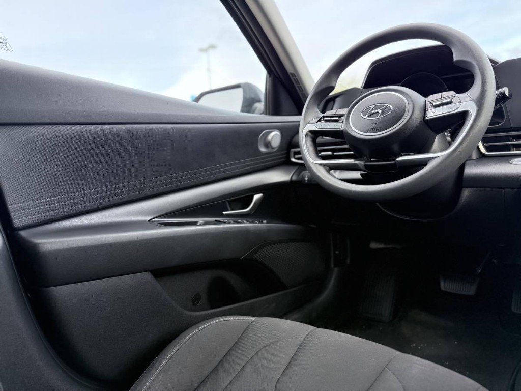 2022 Hyundai Elantra Image 13