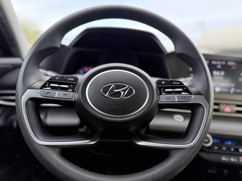 2022 Hyundai Elantra Image 14