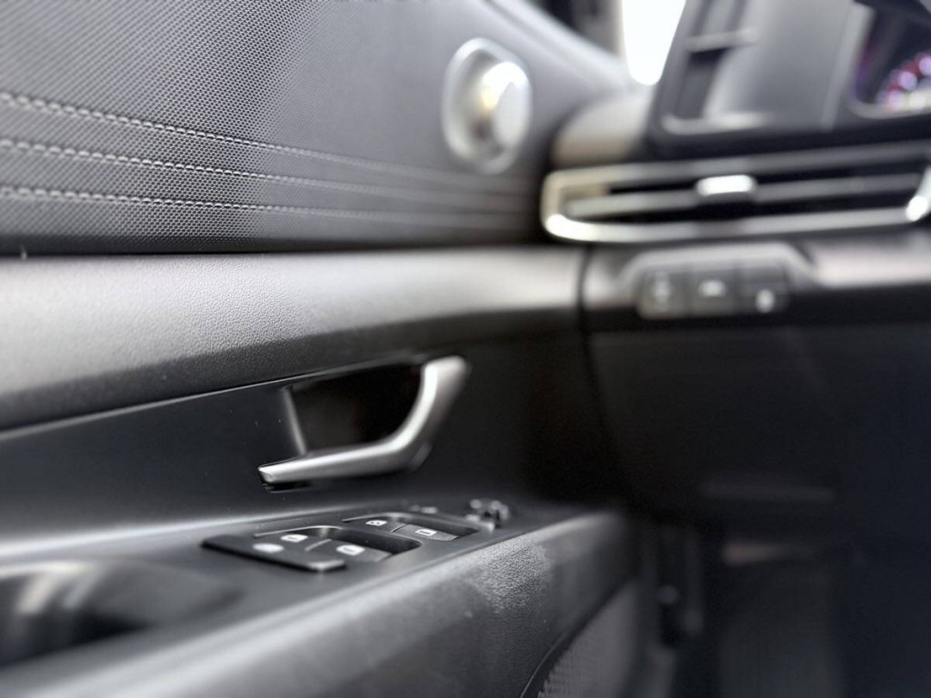 2022 Hyundai Elantra Image 16