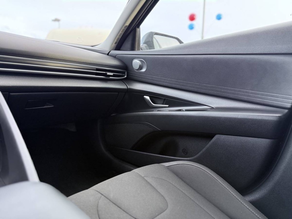 2022 Hyundai Elantra Image 21