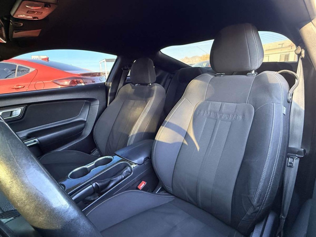 2019 Ford Mustang Image 19