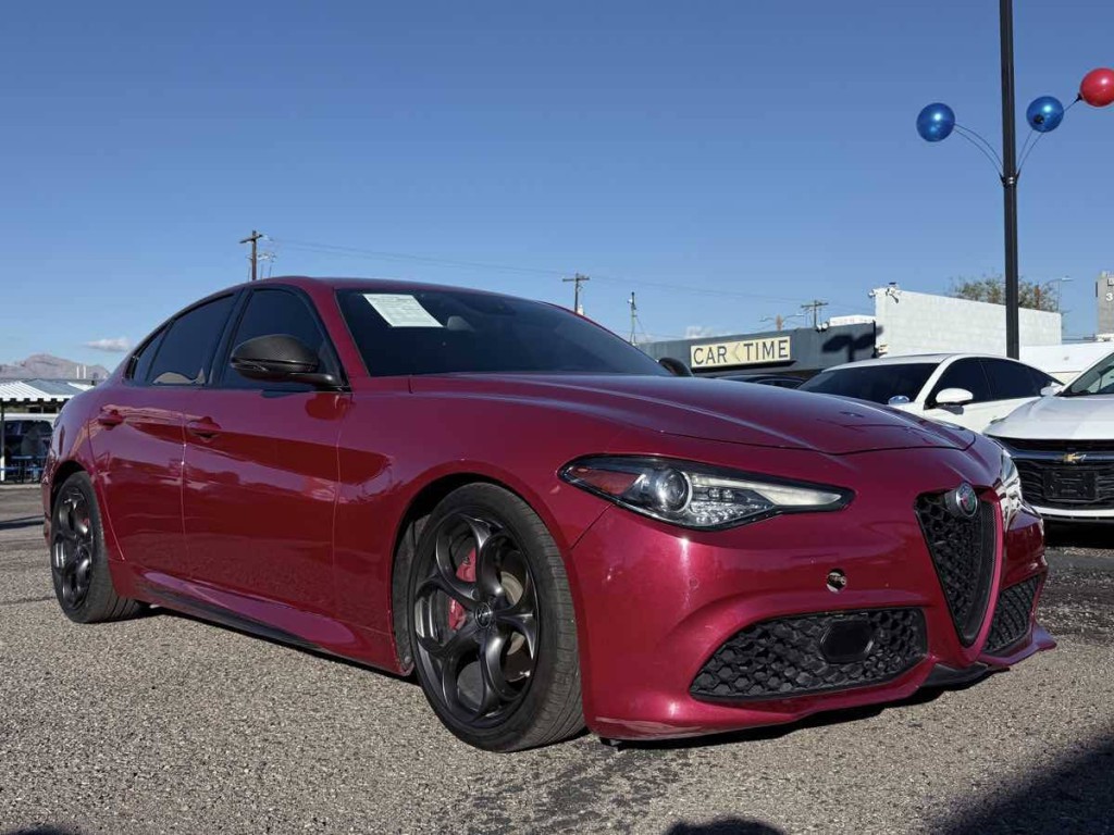 2019 Alfa Romeo Giulia Image 2