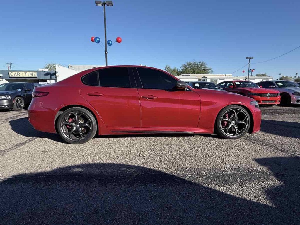 2019 Alfa Romeo Giulia Image 8