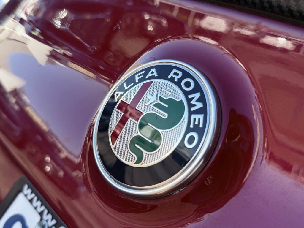 2019 Alfa Romeo Giulia Image 11