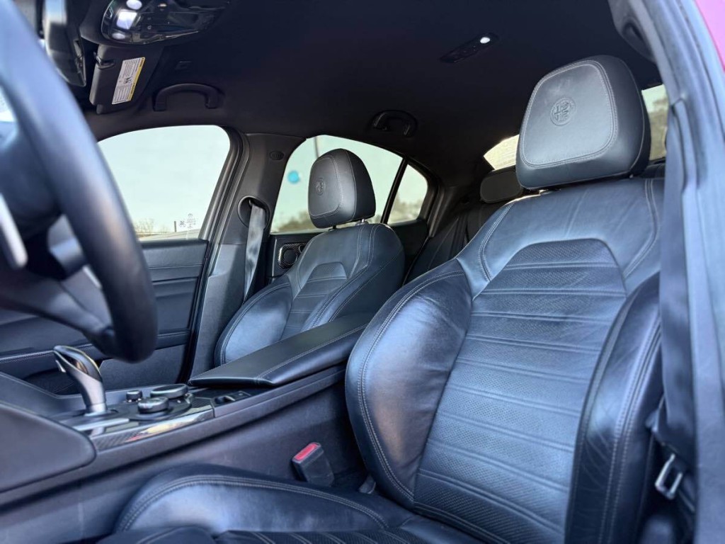 2019 Alfa Romeo Giulia Image 12