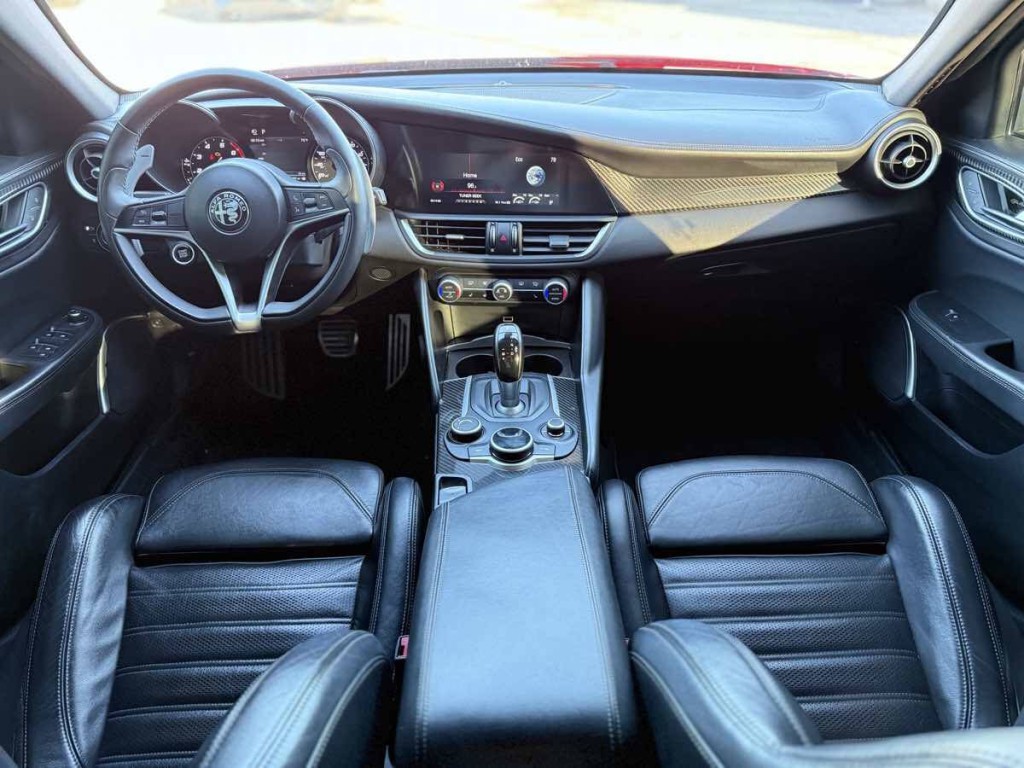 2019 Alfa Romeo Giulia Image 13