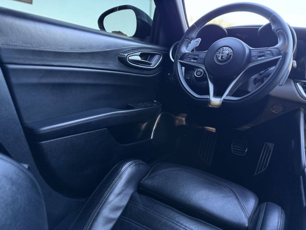 2019 Alfa Romeo Giulia Image 14