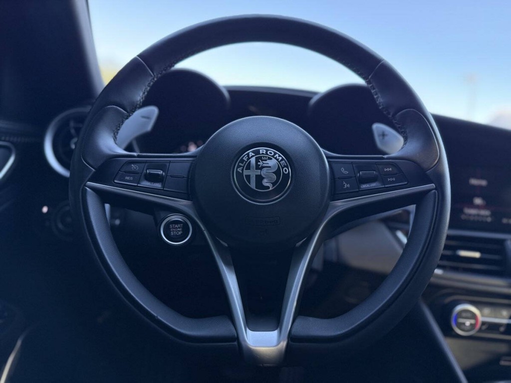 2019 Alfa Romeo Giulia Image 15