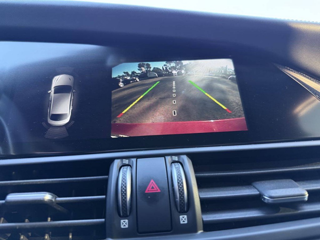 2019 Alfa Romeo Giulia Image 19