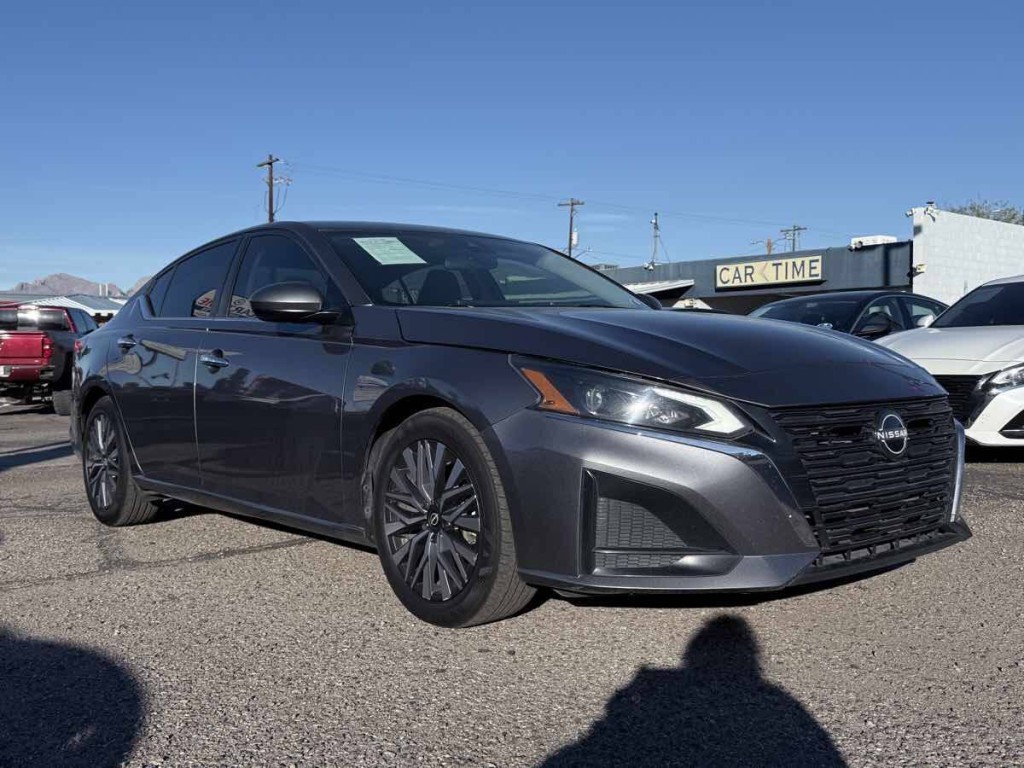 2023 Nissan Altima Image 2