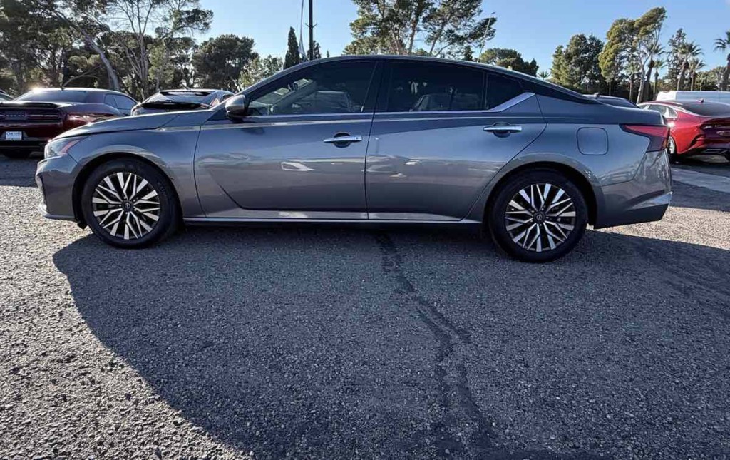 2023 Nissan Altima Image 9