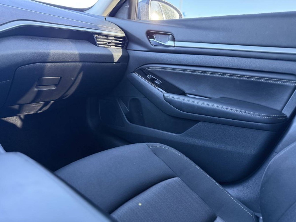 2023 Nissan Altima Image 21