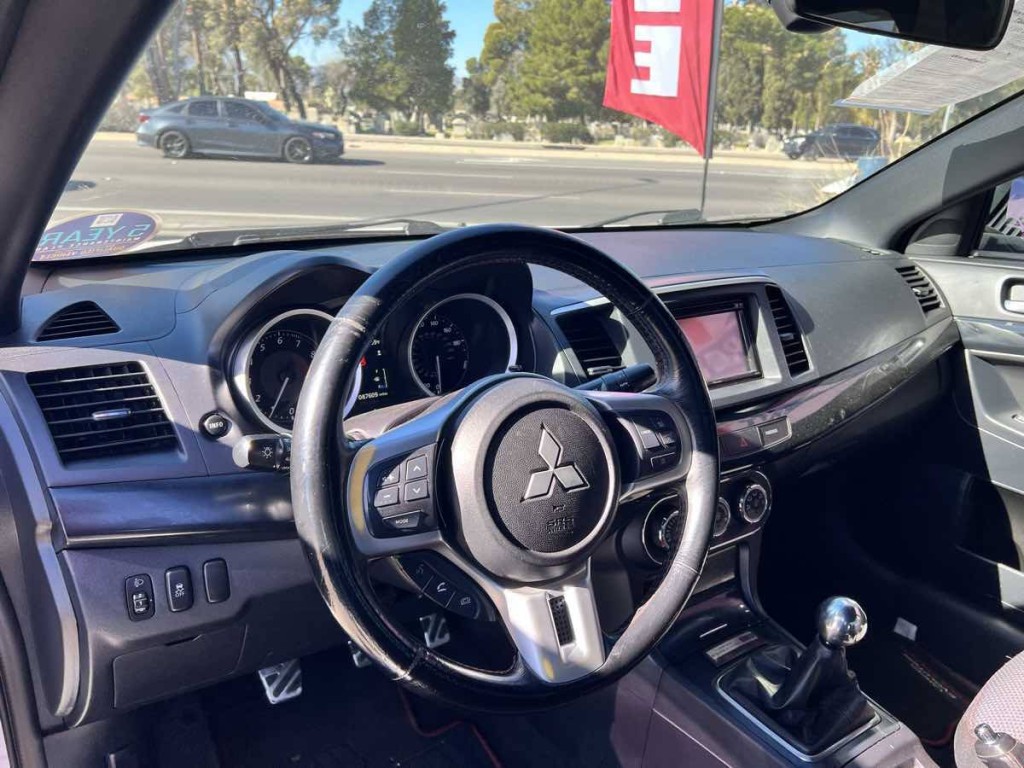 2015 Mitsubishi Lancer Evolution Image 9