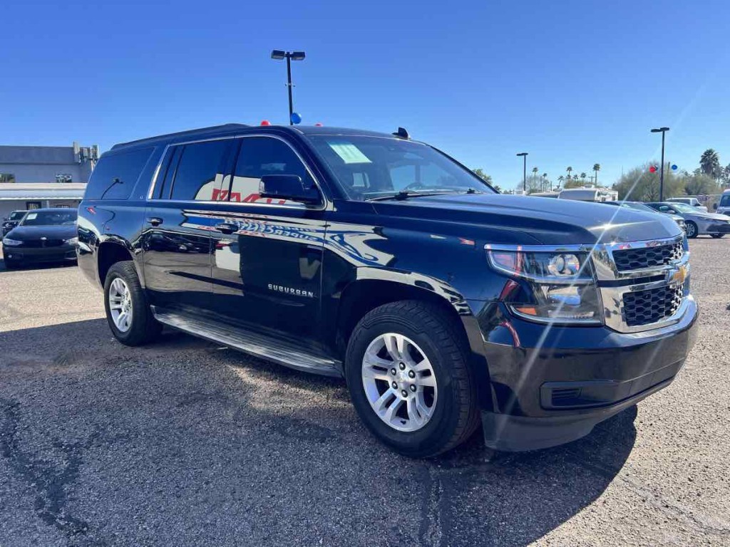 2020 Chevrolet Suburban Image 3