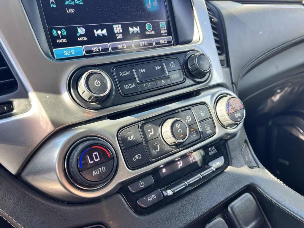 2020 Chevrolet Suburban Image 14