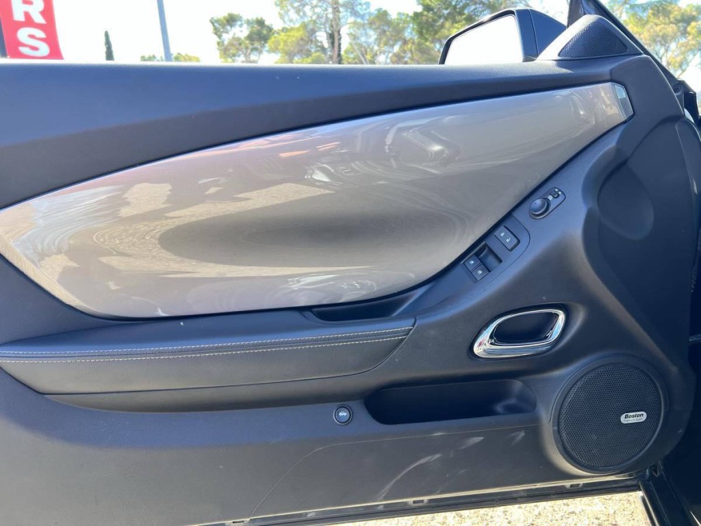 2015 Chevrolet Camaro Image 19