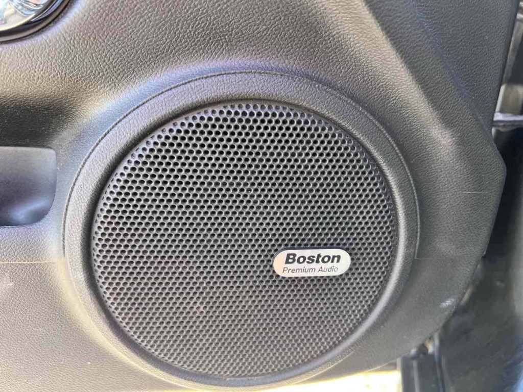 2015 Chevrolet Camaro Image 20