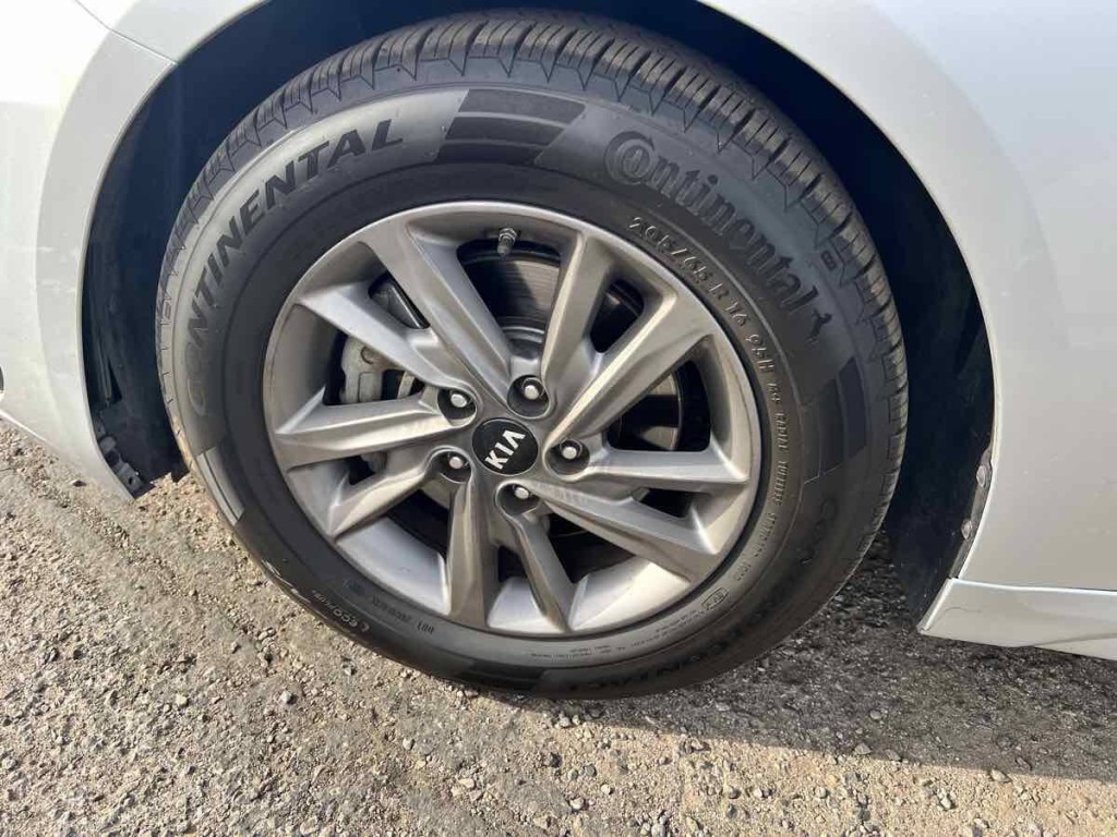 2020 Kia Optima Image 5