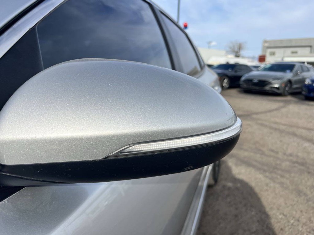 2020 Kia Optima Image 8