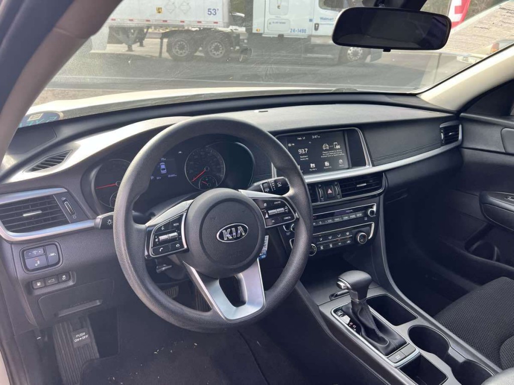 2020 Kia Optima Image 9