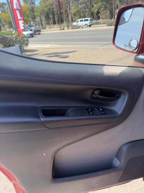 2016 Nissan NV200 Image 20