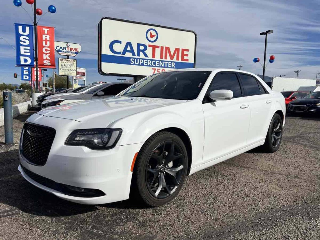 2023 Chrysler 300 Image 1