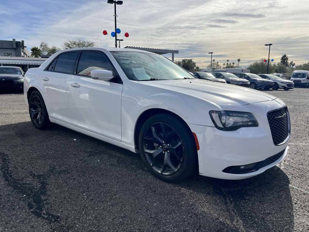 2023 Chrysler 300 Image 3