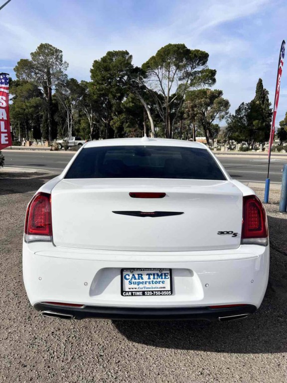 2023 Chrysler 300 Image 4