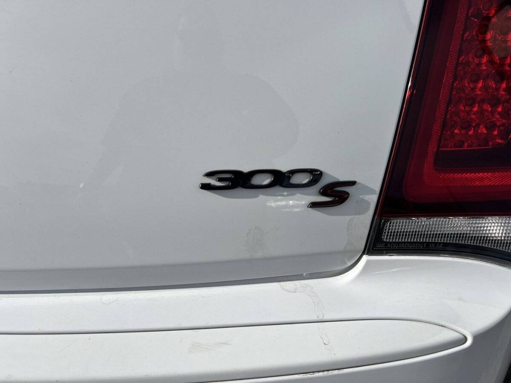 2023 Chrysler 300 Image 5