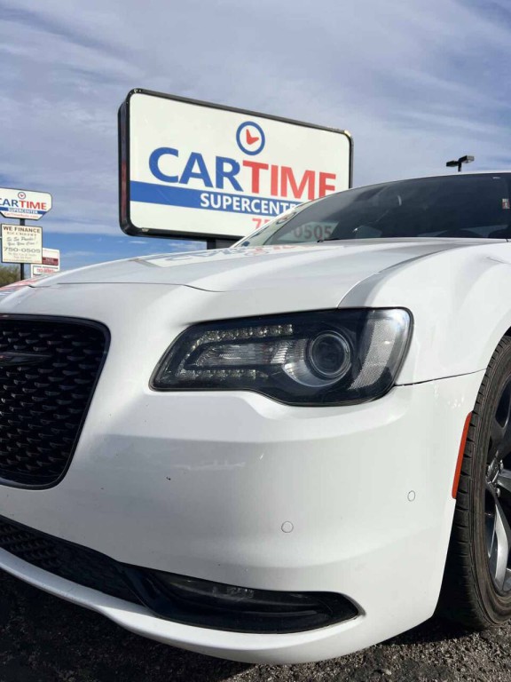 2023 Chrysler 300 Image 6