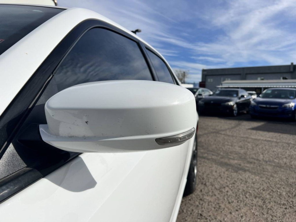 2023 Chrysler 300 Image 7