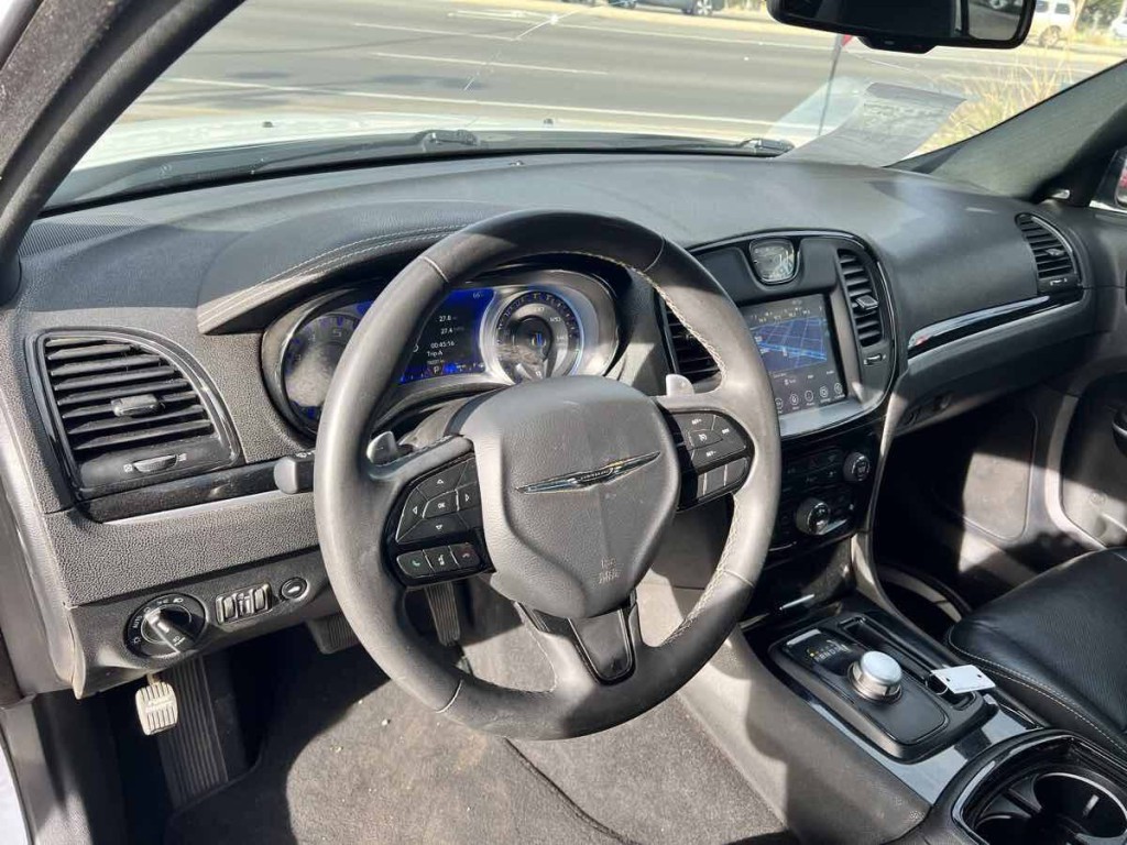 2023 Chrysler 300 Image 9