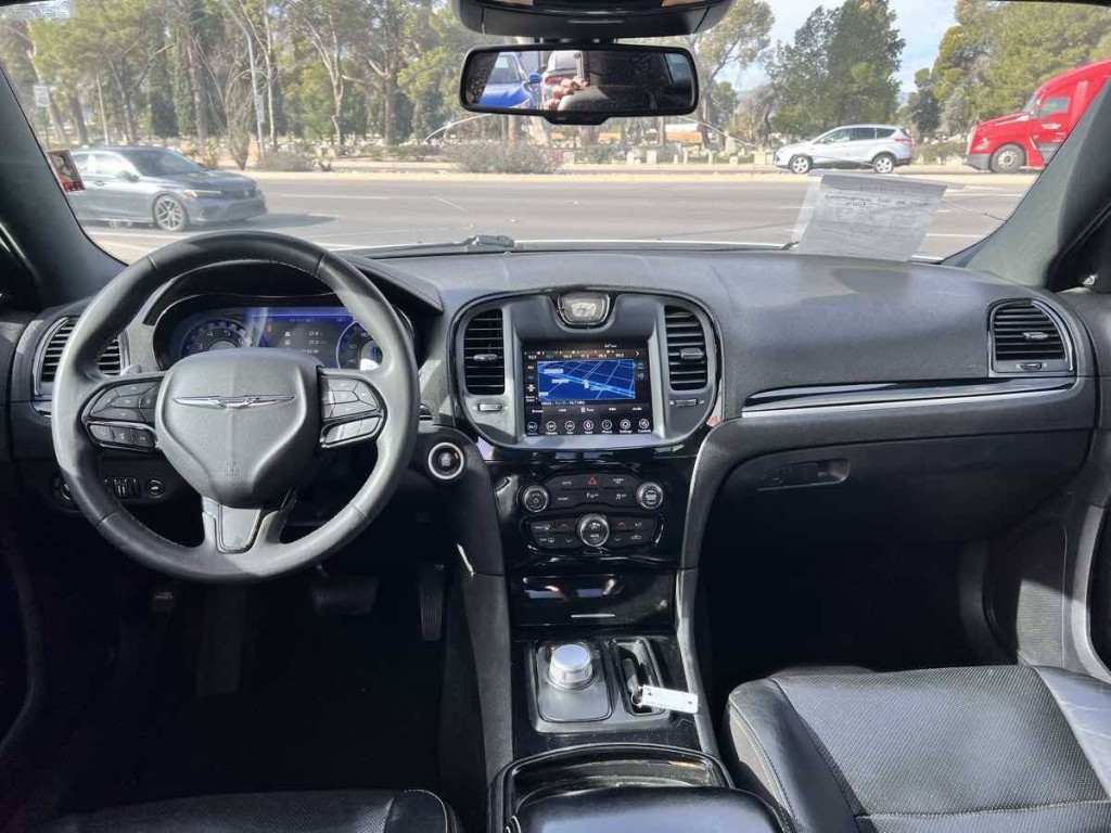 2023 Chrysler 300 Image 10