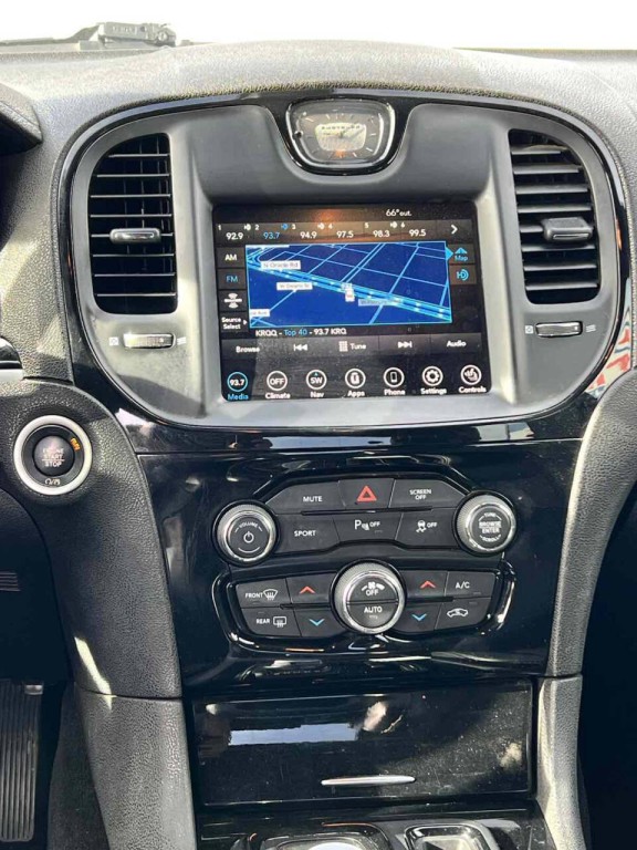 2023 Chrysler 300 Image 13