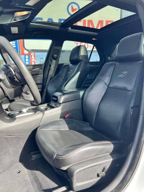 2023 Chrysler 300 Image 16