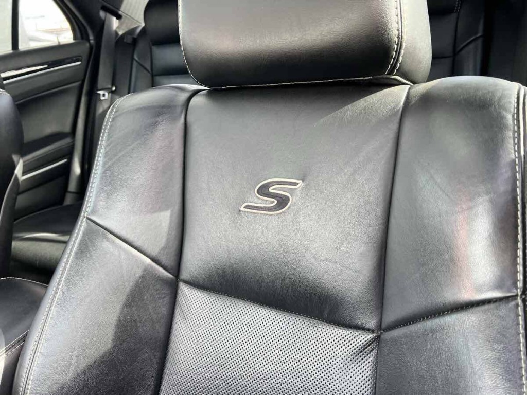 2023 Chrysler 300 Image 17