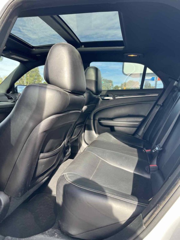 2023 Chrysler 300 Image 18