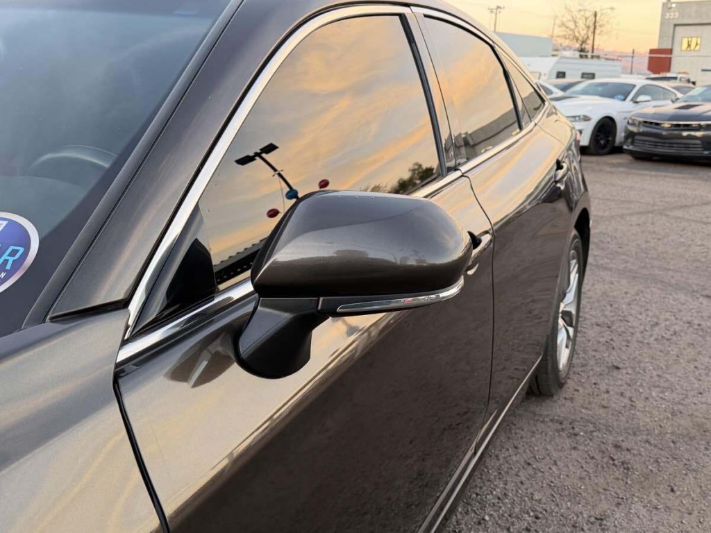 2019 Toyota Avalon Image 8