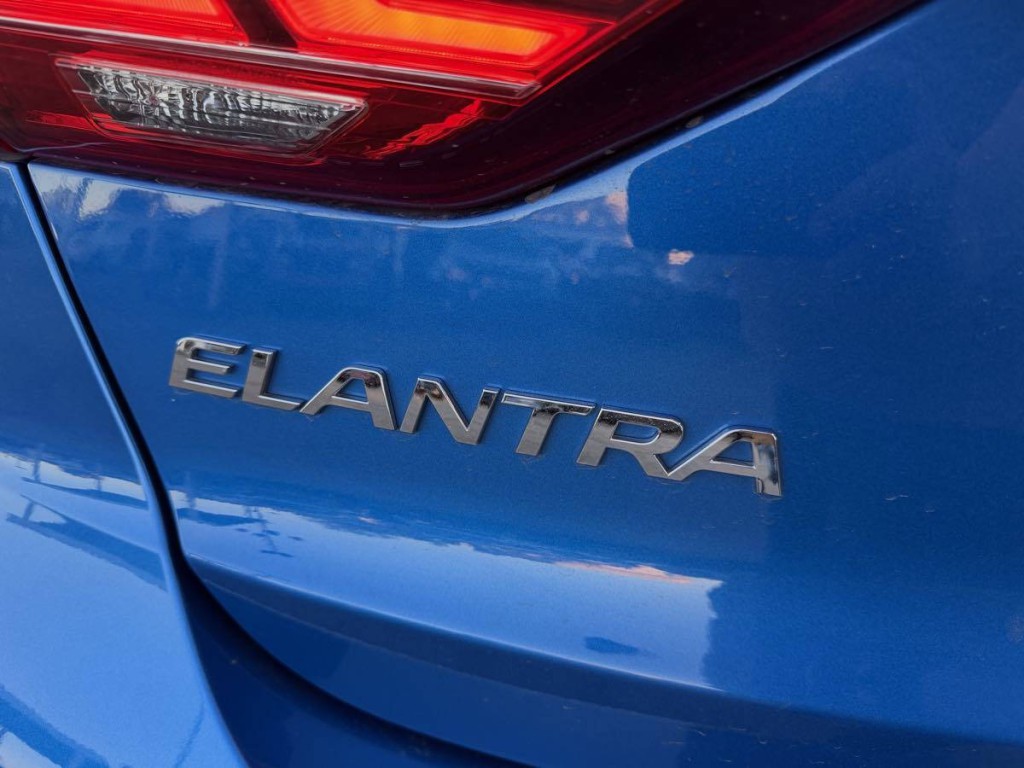 2018 Hyundai Elantra Image 5