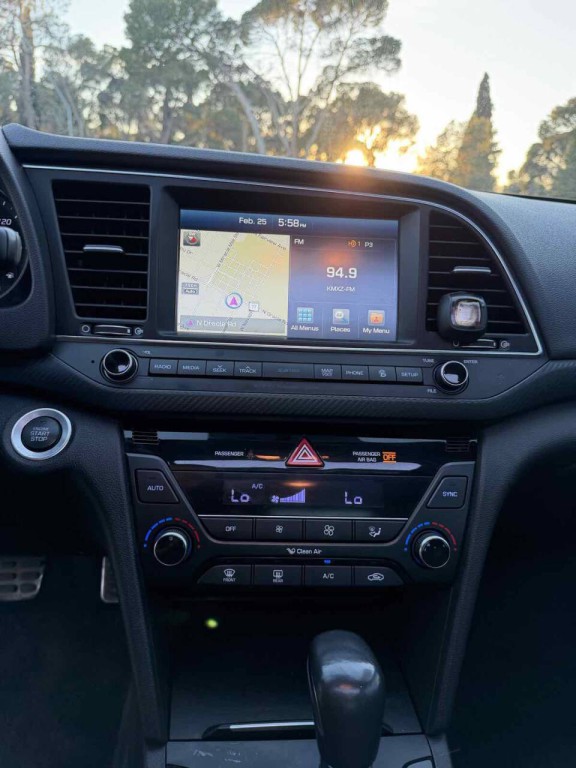 2018 Hyundai Elantra Image 15