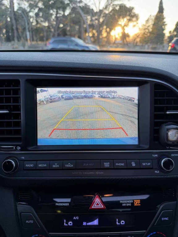 2018 Hyundai Elantra Image 16