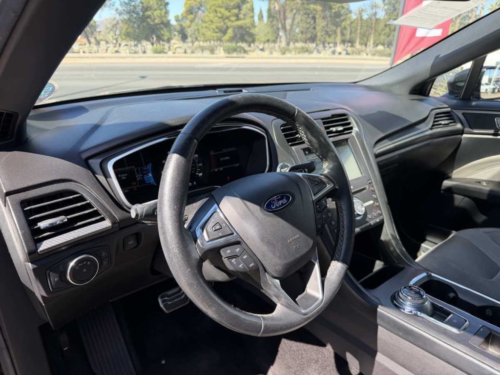 2017 Ford Fusion Image 10