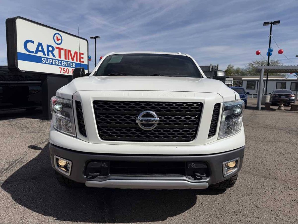 2018 Nissan Titan Image 2