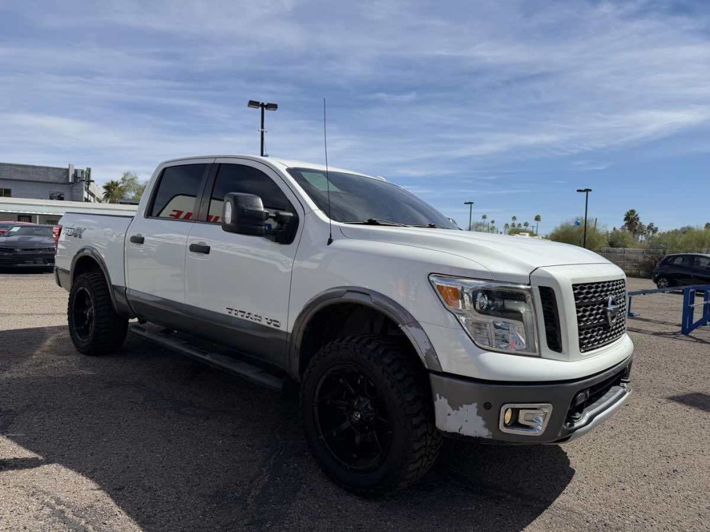 2018 Nissan Titan Image 3