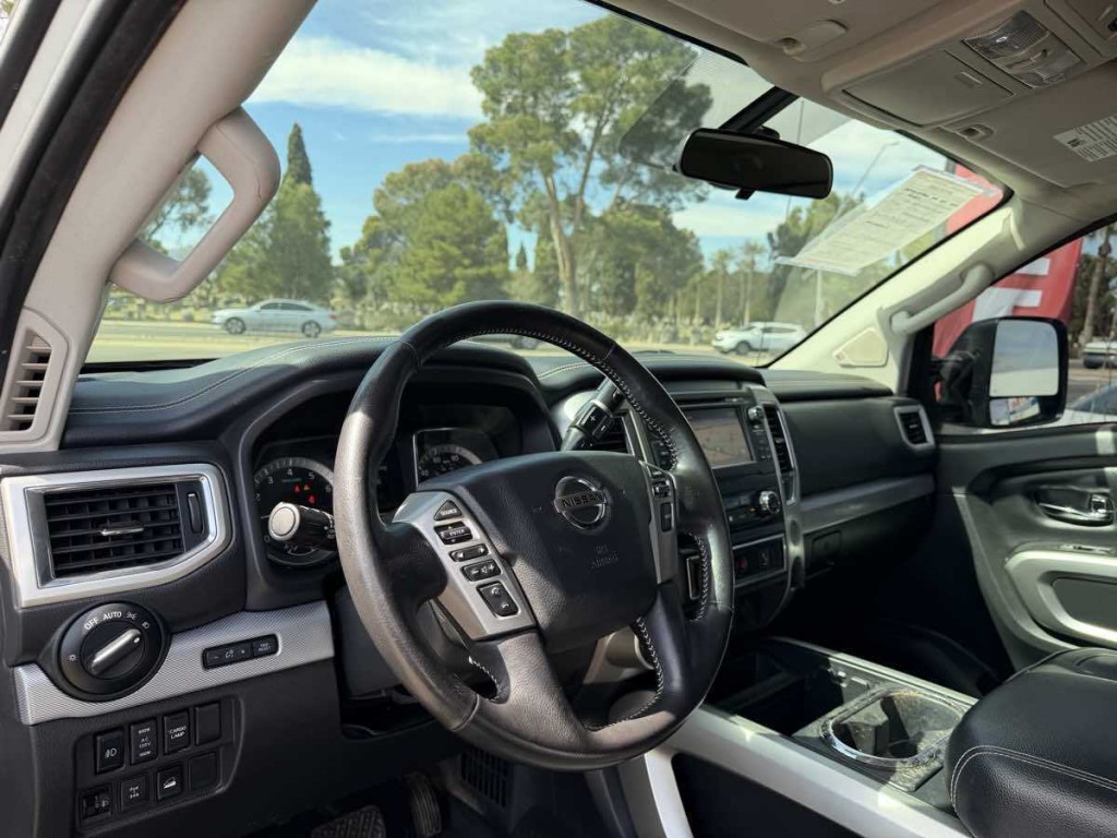 2018 Nissan Titan Image 14