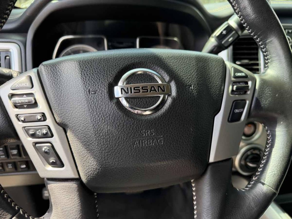 2018 Nissan Titan Image 16