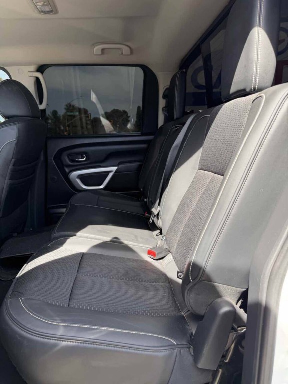 2018 Nissan Titan Image 27