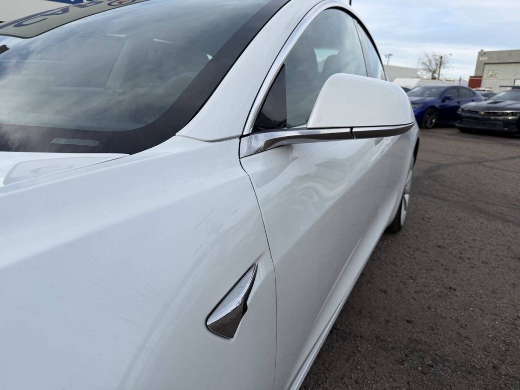 2019 Tesla Model 3 Image 8